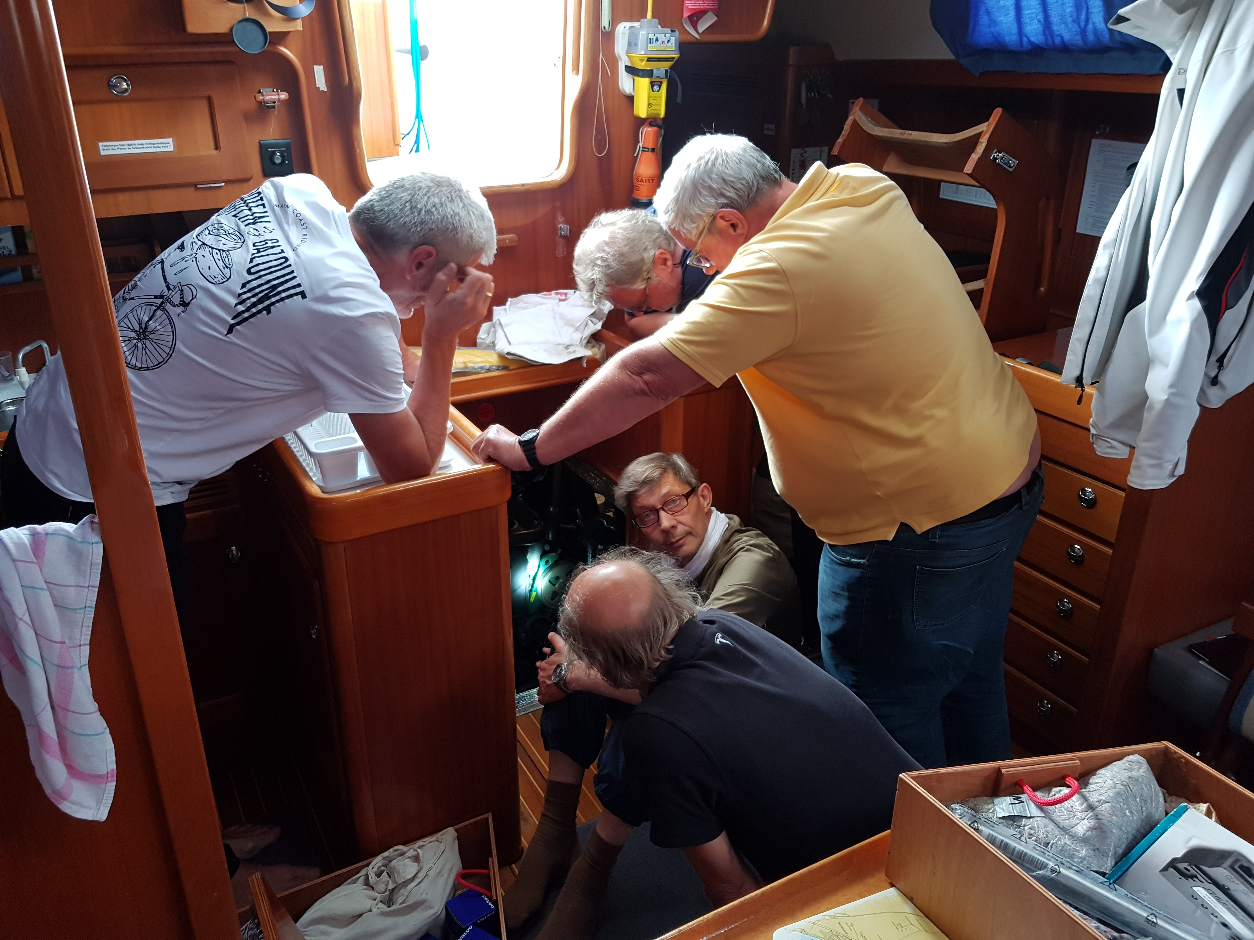 GfS-Skipper bei der Einweisung in die neue Technik BR 20200628 Einweisung